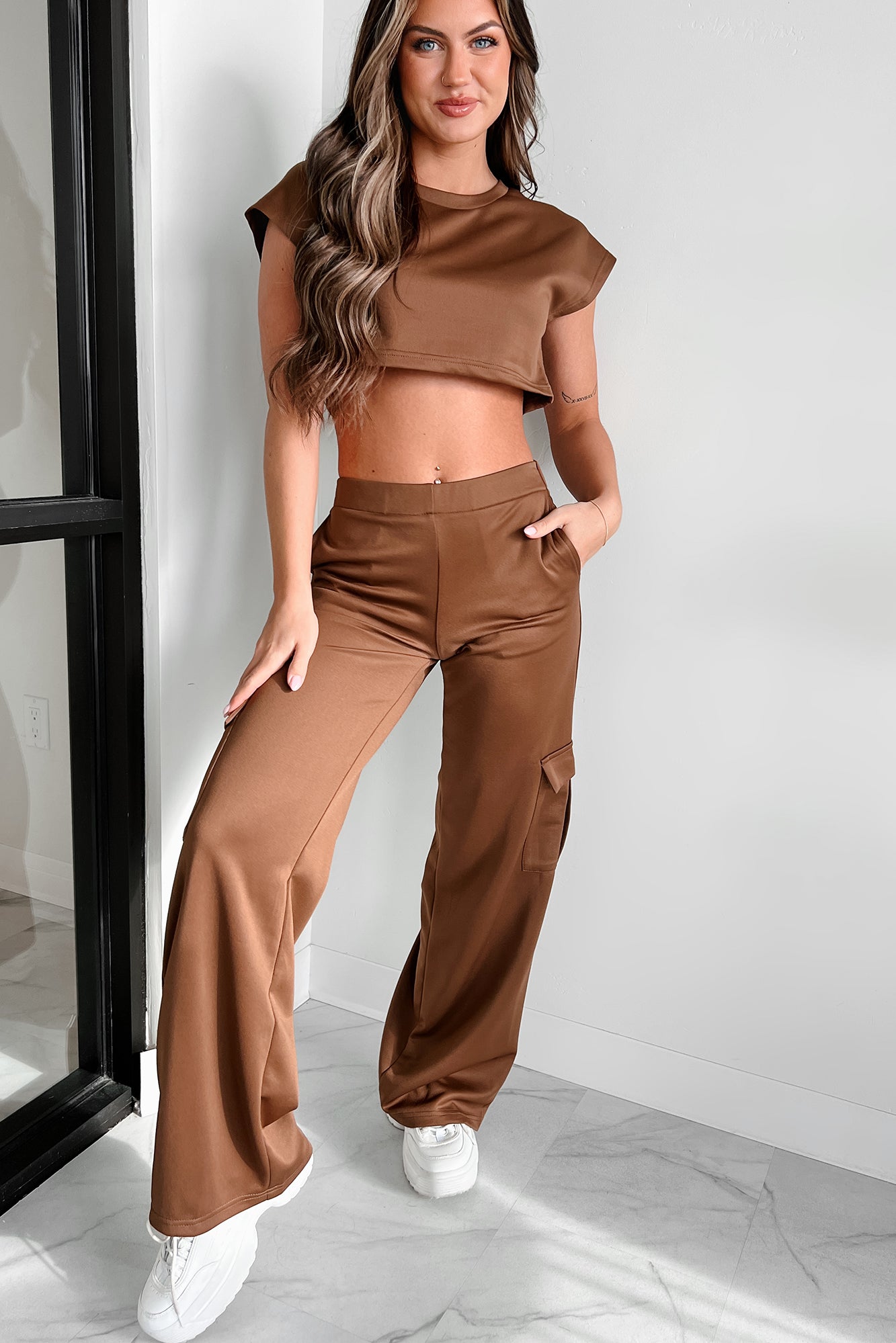 Point Of Interest Crop Top & Cargo Pants Set (Mocha)